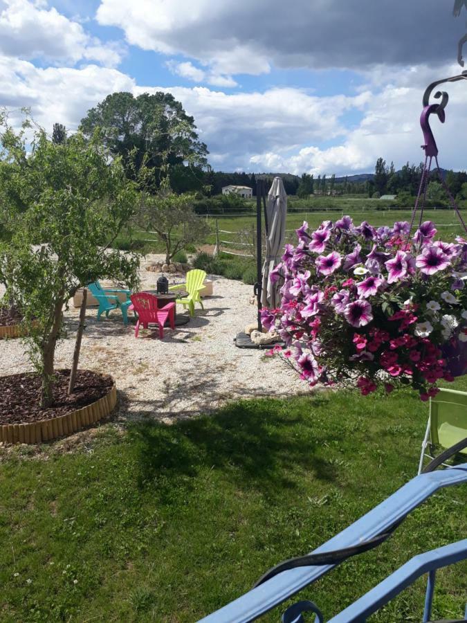 Hotel Roulotte Le Jas De Cigalon Maussane les Alpilles Exterior foto